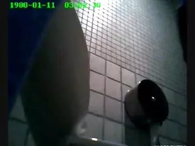 Тож гарненька подруга брюнетка трахає син трахае маму пастушка, їзда та собачий стиль вдома, насолоджуючись