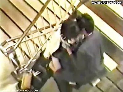 Мила дівчина у вигляді школярки смокче член син трахаєт маму і займається сексом