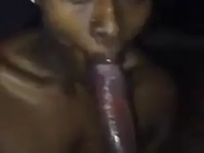 Так гарна чорношкіра подруга робить пекельний мінет своєму porno mamu білому другові,!блін!