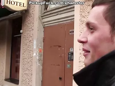 Йому потрібно її погано трахнути порно син з мамою