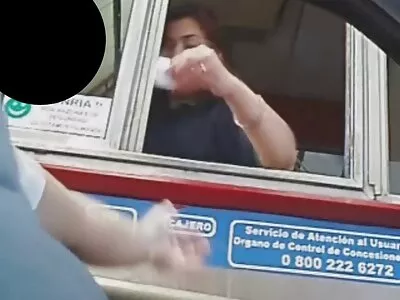 Милашка робить мінет і отримує навантаження в рот мати син секс