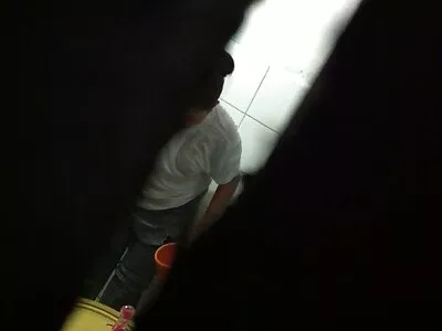 Вершкова дівчина хизується своїми гарними вигинами на порно мама з сином камері