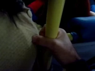 Розважаючись під час кемпінгу голим porno mamu