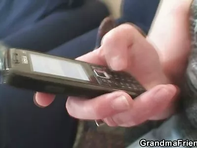 Блідий мед, займаючись мамаша порно диким сексом