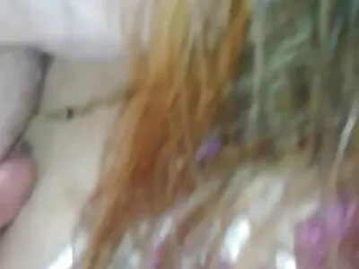 Мідноволосу красуню порно син мама трахнули боком на ліжку